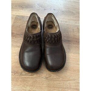 EUC UGG Anila Full Grain Leather Wool Lined Closed Back Slip On Clogs